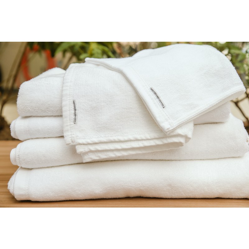 decorative white bath towels